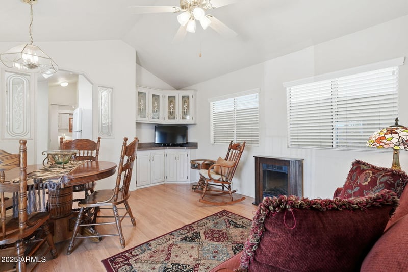 609 Boeing Cir, Mesa, AZ 85205