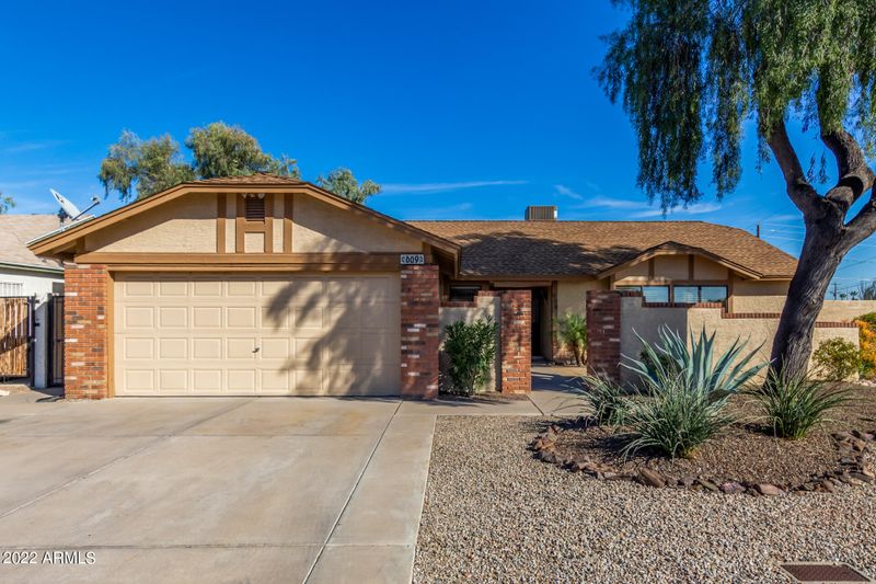 609 N Balboa Cir, Mesa, AZ 85205