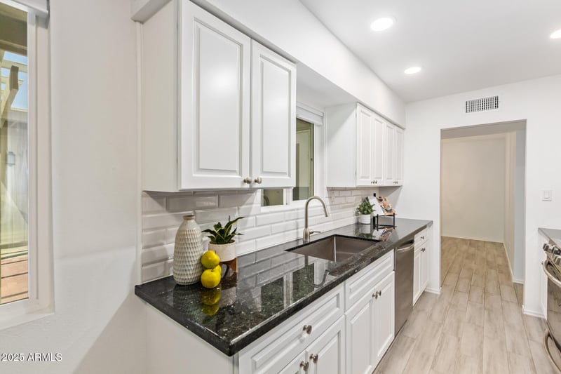609 Royal Palm Sq, Phoenix, AZ 85020