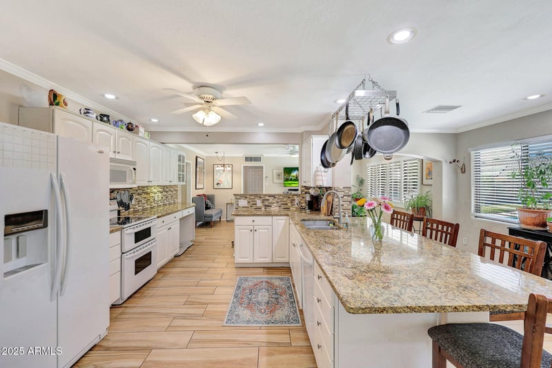 609 Winter Dr, Phoenix, AZ 85020