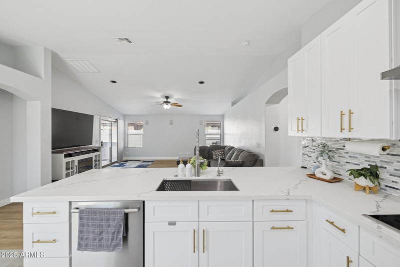 6092 Bridal Vail Dr, Gilbert, AZ 85298