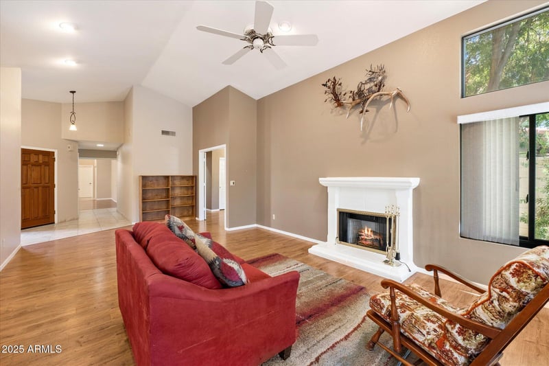 61 Dawn Dr, Tempe, AZ 85284