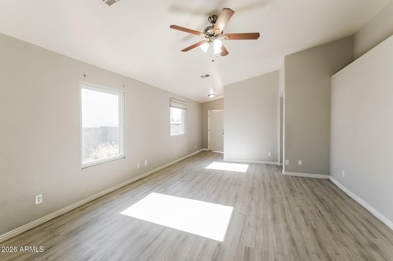 610 E Dee St, Avondale, AZ 85323