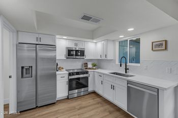 610 E Montebello Ave #41, Phoenix, AZ 85012