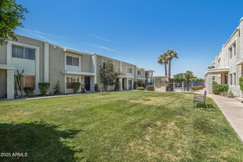 610 E Montebello Ave #46, Phoenix, AZ 85012