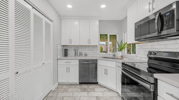 610 Royal Palm Sq, Phoenix, AZ 85020