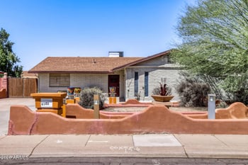 6102 71st Dr, Glendale, AZ 85303