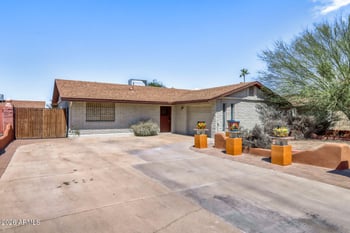6102 71st Dr, Glendale, AZ 85303