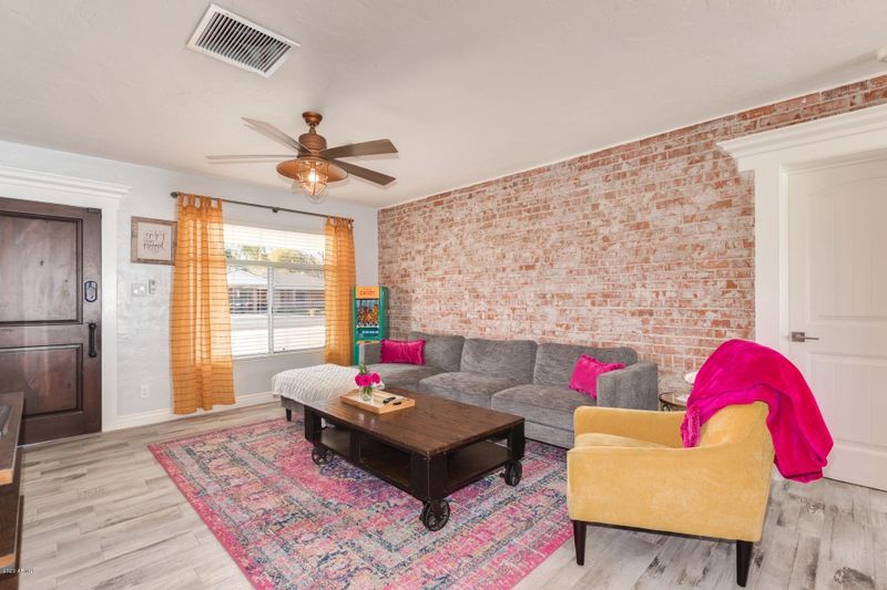 6105 N 17th Ave, Phoenix, AZ 85015