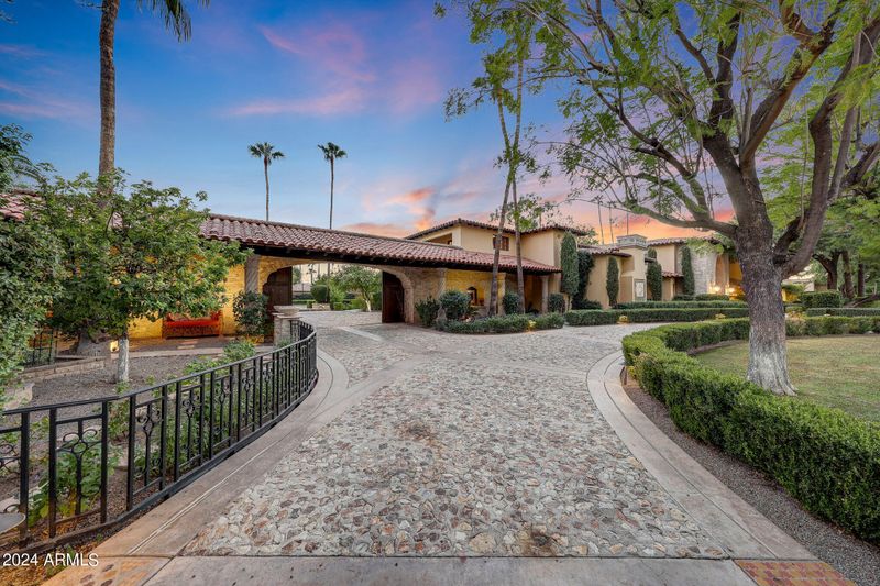 6107 E Paradise Dr, Scottsdale, AZ 85254