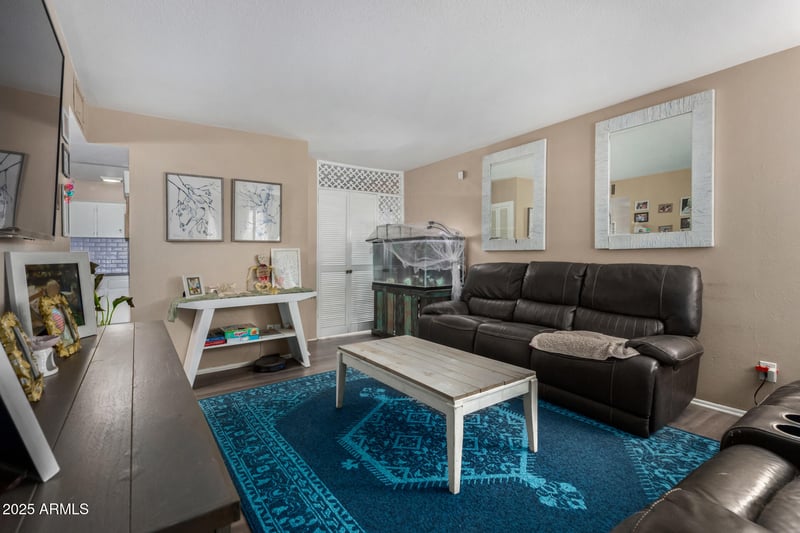 6107 Keim Dr, Glendale, AZ 85301