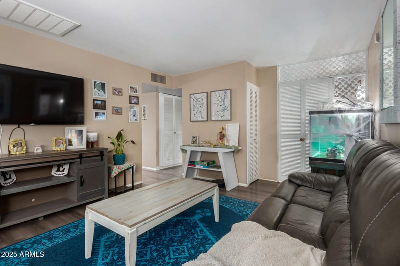 6107 Keim Dr, Glendale, AZ 85301