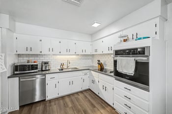 6107 Keim Dr, Glendale, AZ 85301