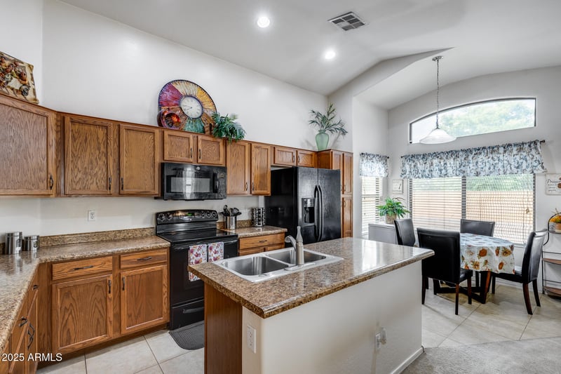 6108 53rd Dr, Laveen, AZ 85339