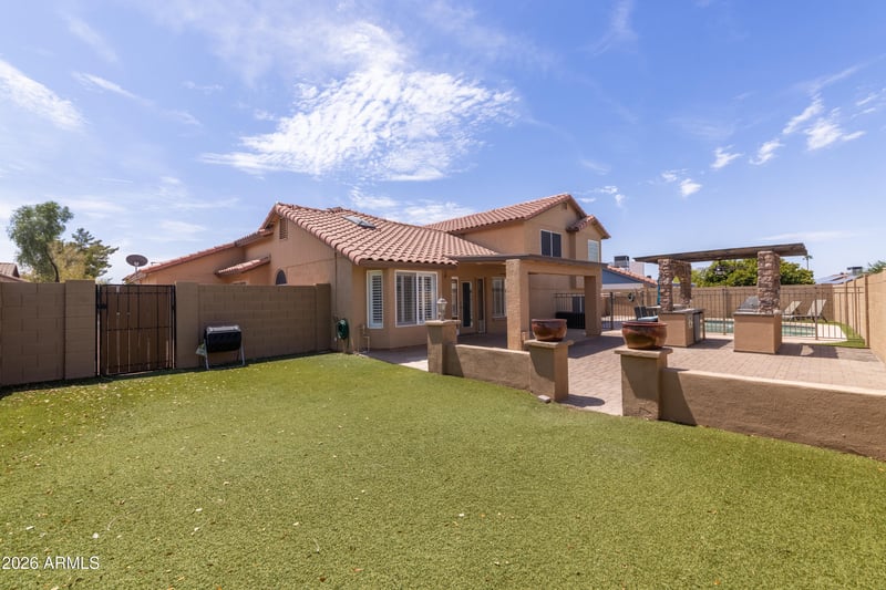 6108 W Shangri La Rd W, Glendale, AZ 85304