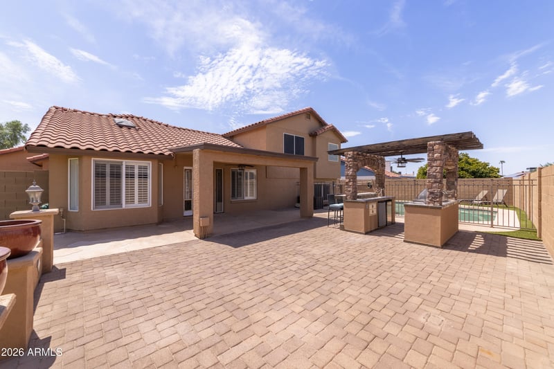 6108 W Shangri La Rd W, Glendale, AZ 85304