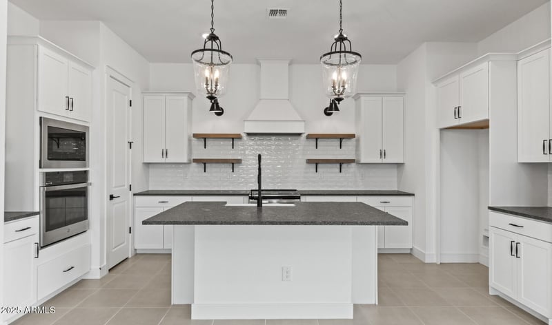 611 Brown Way, San Tan Valley, AZ 85140