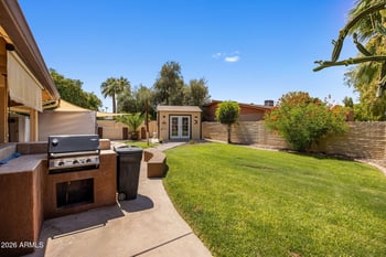 611 E Canterbury Ln, Phoenix, AZ 85022