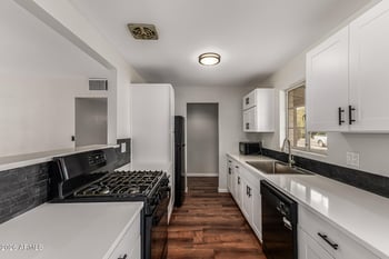 611 Encanto Dr, Tempe, AZ 85281