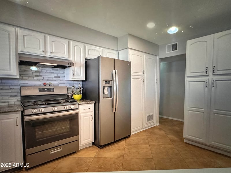 6111 64th Dr, Glendale, AZ 85301