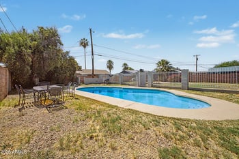6112 64th Dr, Glendale, AZ 85301