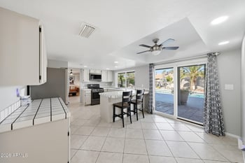 612 Brook Hollow Dr, Phoenix, AZ 85022