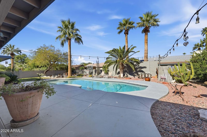 612 E Brook Hollow Dr, Phoenix, AZ 85022