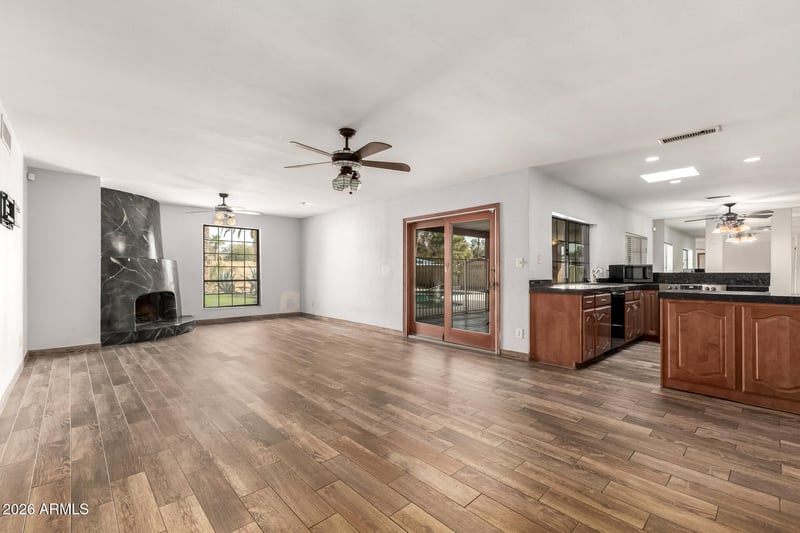 612 W Gleneagles Dr, Phoenix, AZ 85023