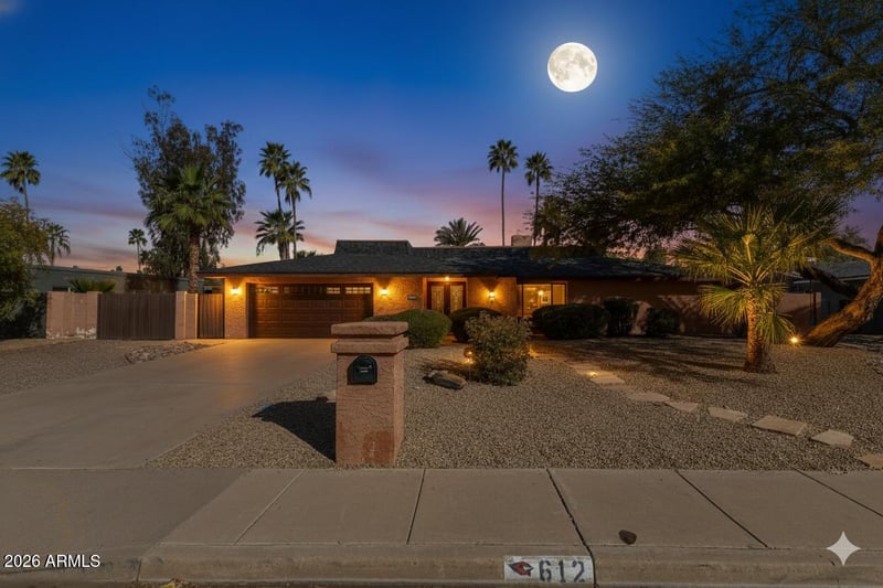 612 W Gleneagles Dr, Phoenix, AZ 85023