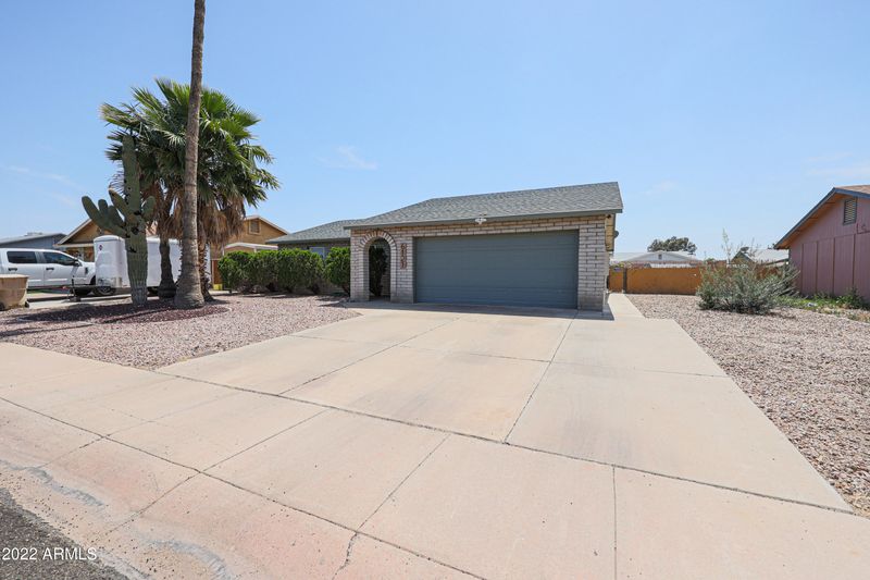 6121 W Marconi Ave, Glendale, AZ 85306
