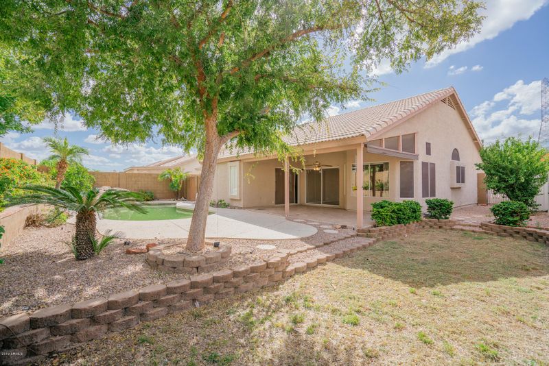 6124 W Whispering Wind Dr, Glendale, AZ 85310