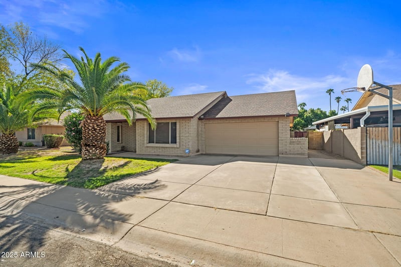 6131 Desert Hills Dr, Glendale, AZ 85304