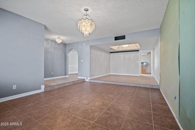 6131 Desert Hills Dr, Glendale, AZ 85304