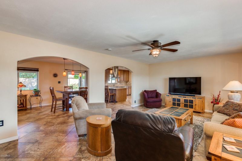6132 E Dodge St, Mesa, AZ 85205