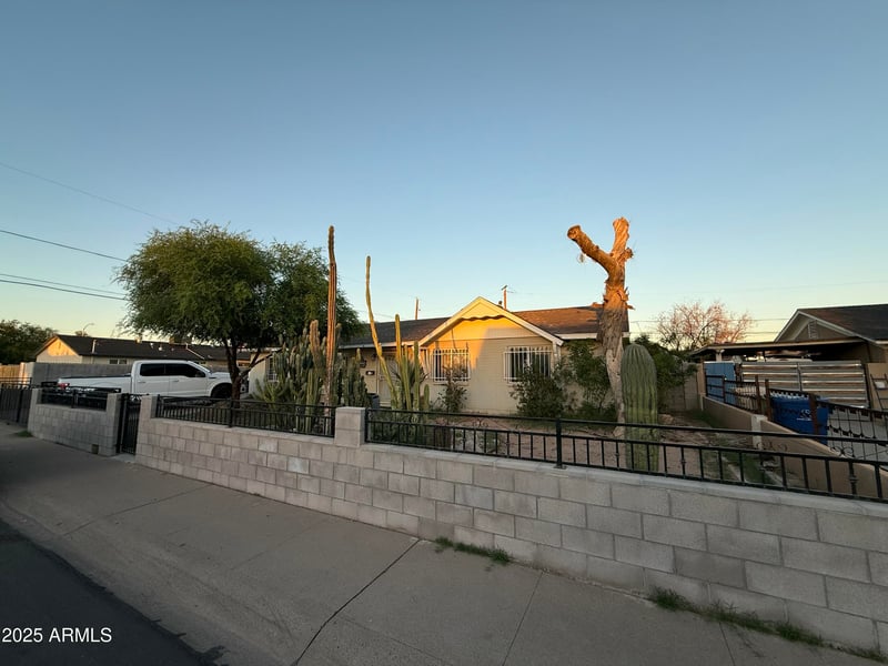 6135 65th Ave, Glendale, AZ 85301