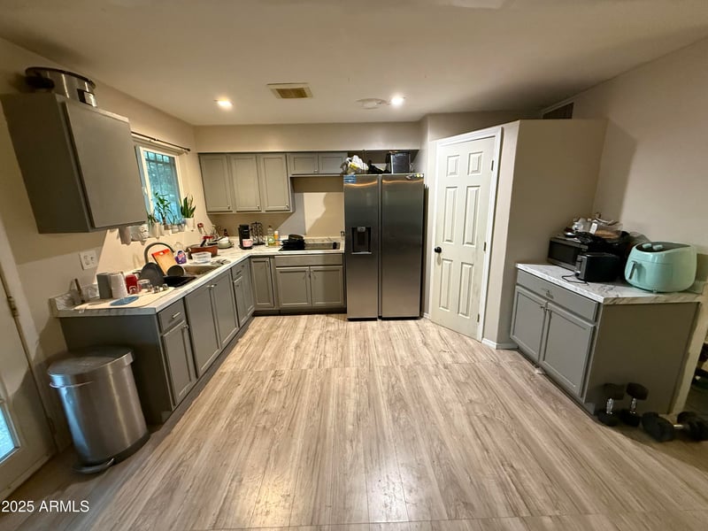 6135 65th Ave, Glendale, AZ 85301