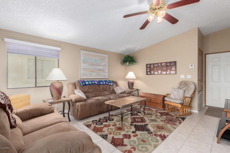 6137 S Pinehurst Dr, Chandler, AZ 85249