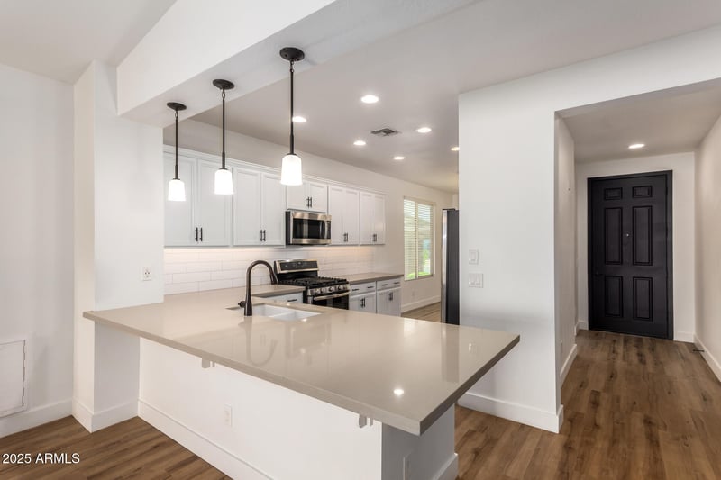 614 Brisa Dr, Phoenix, AZ 85085
