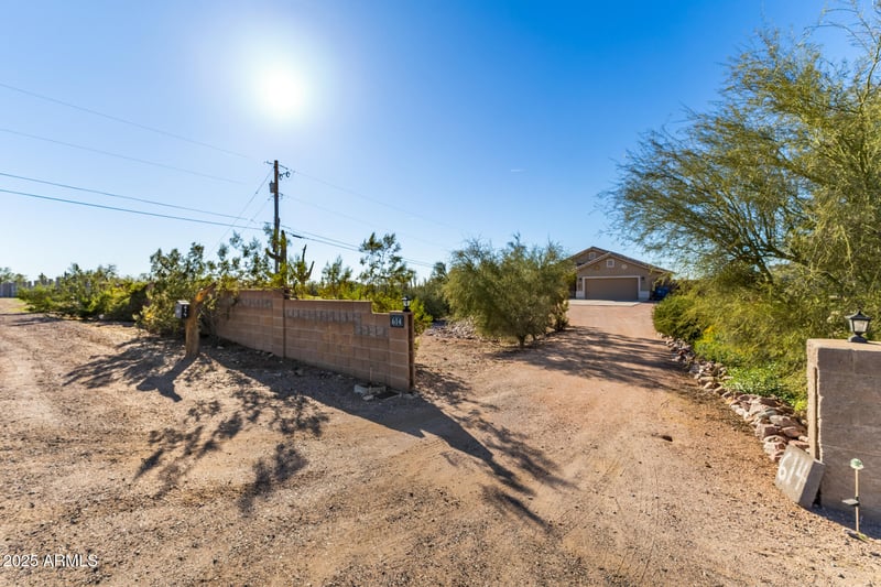614 Tomahawk Rd, Apache Junction, AZ 85119