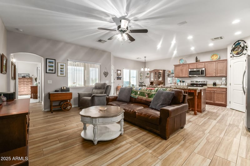 614 Tomahawk Rd, Apache Junction, AZ 85119