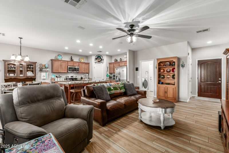 614 Tomahawk Rd, Apache Junction, AZ 85119