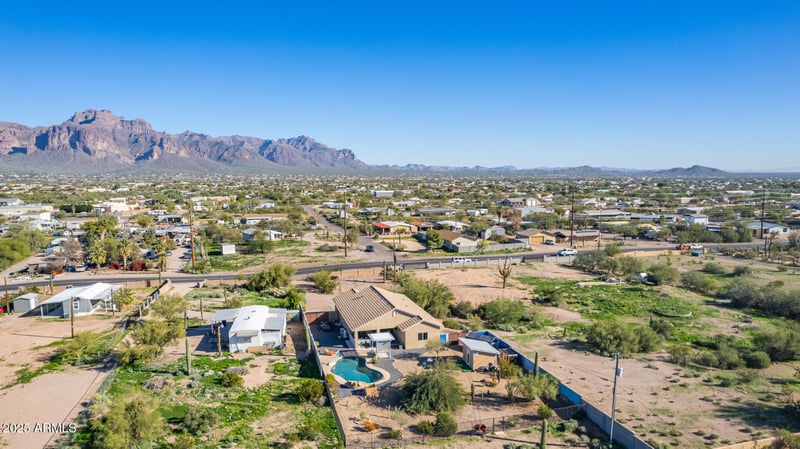 614 Tomahawk Rd, Apache Junction, AZ 85119