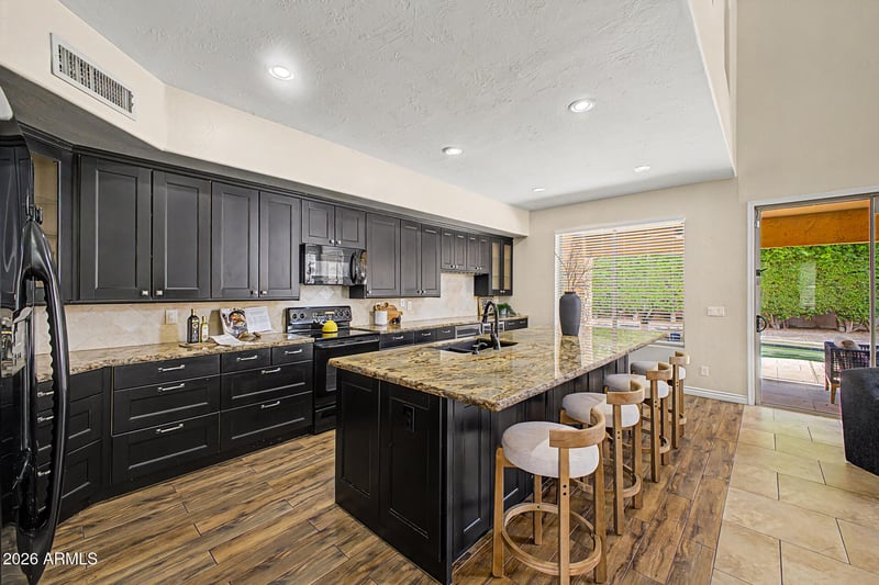 6140 Oraibi Dr, Glendale, AZ 85308