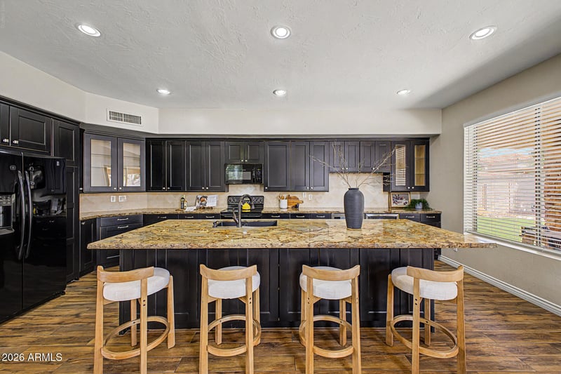 6140 Oraibi Dr, Glendale, AZ 85308