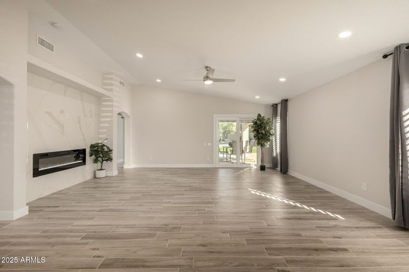 6152 W Blackhawk Dr, Glendale, AZ 85308