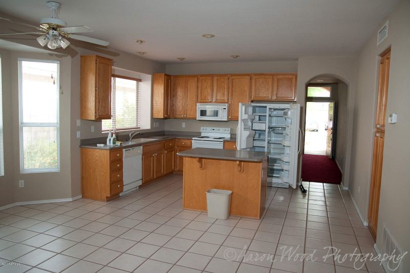 6152 W Echo Ln, Glendale, AZ 85302