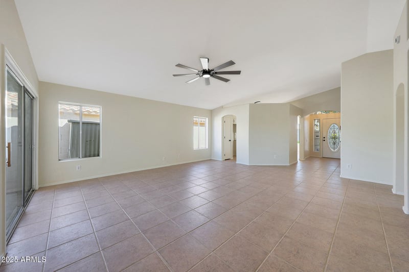 6172 Blackhawk Dr, Glendale, AZ 85308