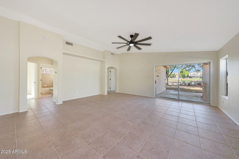 6172 Blackhawk Dr, Glendale, AZ 85308
