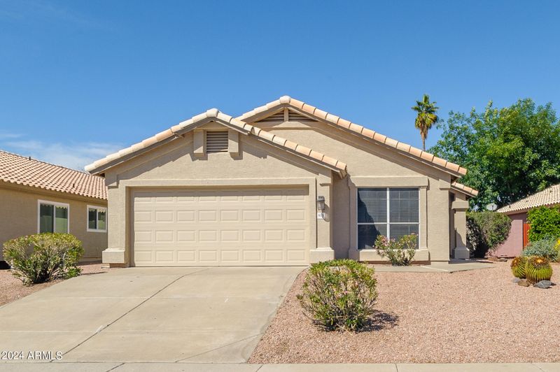 6176 W Blackhawk Dr, Glendale, AZ 85308