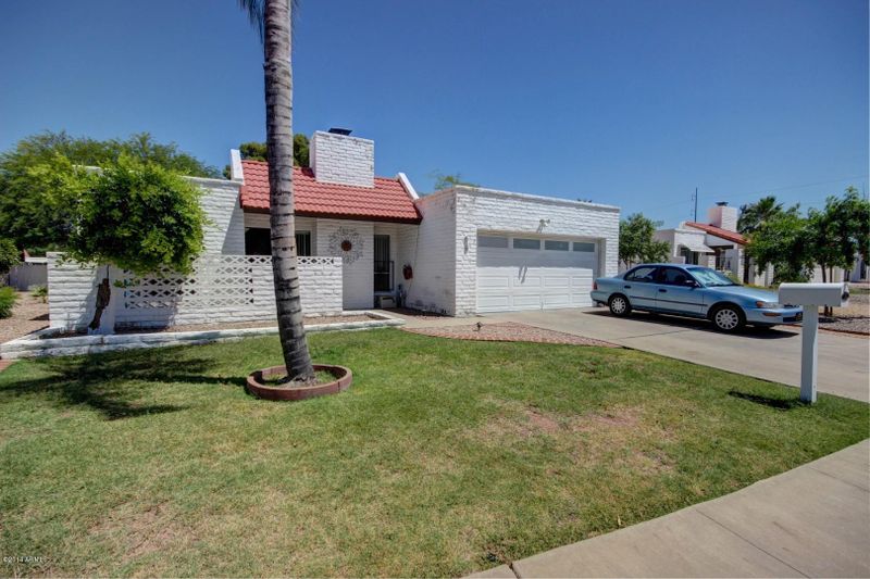 618 E Calavar Rd, Phoenix, AZ 85022
